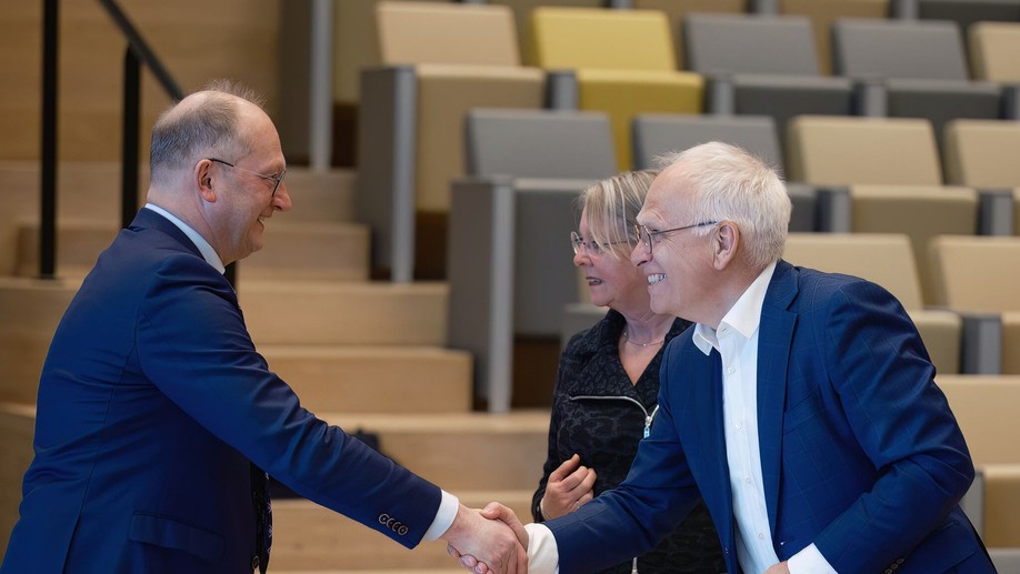 MAGNET team leader Hans van Meijl meets Dutch minister of agriculture